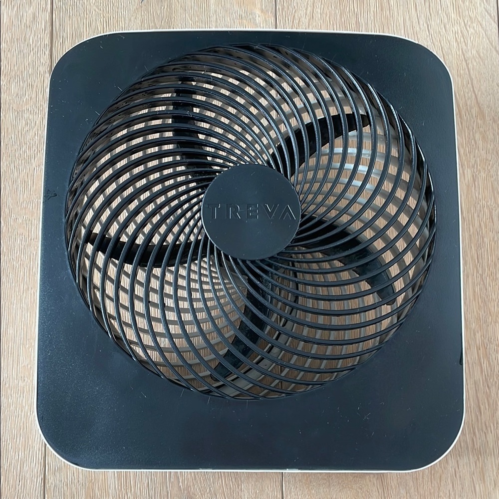 Treva‎ 10-Inch Portable Fan, Powered by Battery and/or AC Adapter
